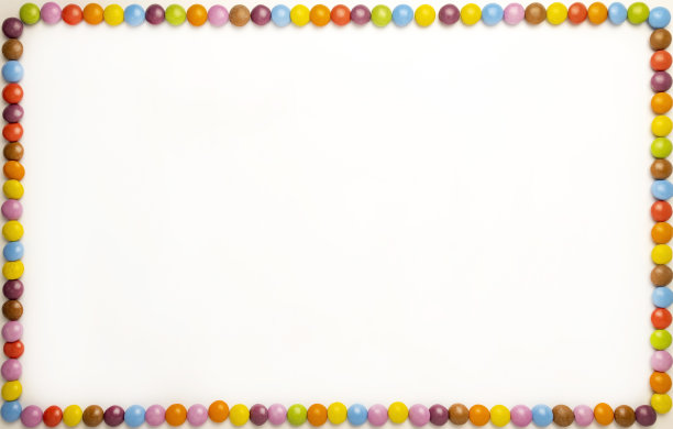 矩形水平相框在白色背景与巧克力的不同颜色的边缘，电话，生日贺卡图片下载