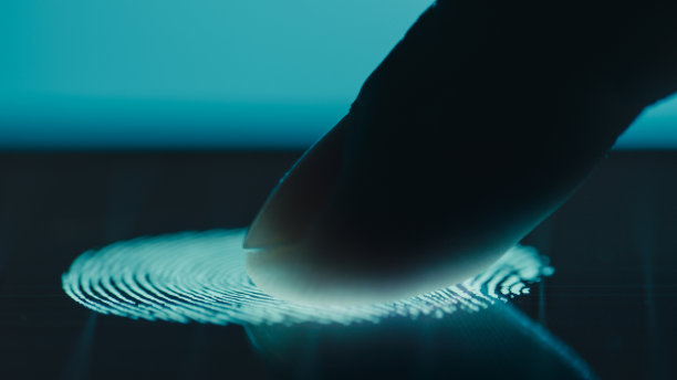 银行设备上的指纹安全扫描图片下载