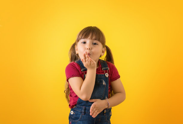 微笑的小孩的肖像图片下载