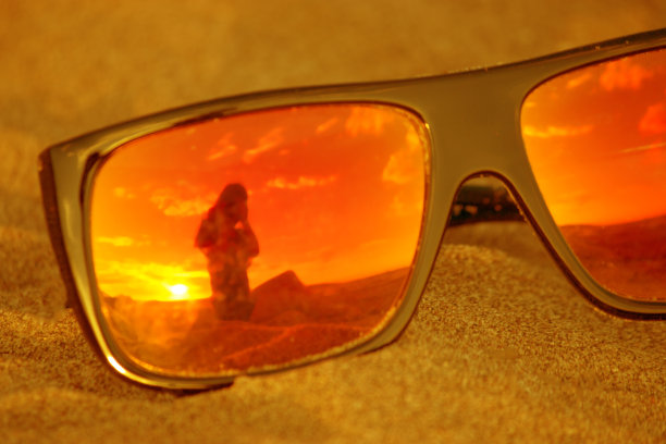 女人的倒影图片下载