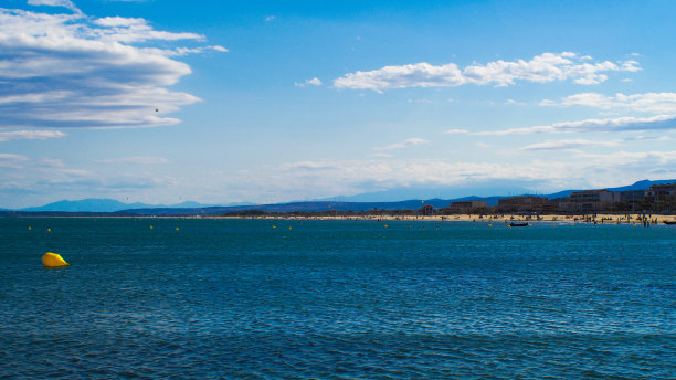 新港，阳光明媚的天气图片下载