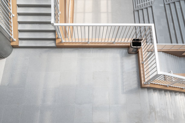 现代图书馆的走廊。图片下载