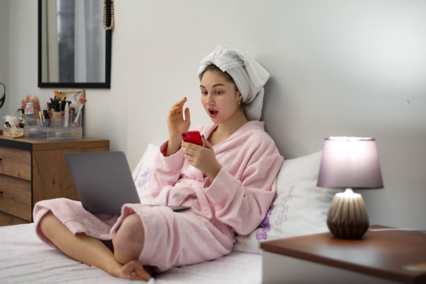 一名年轻女子收到了一条令人震惊的手机短信。图片下载