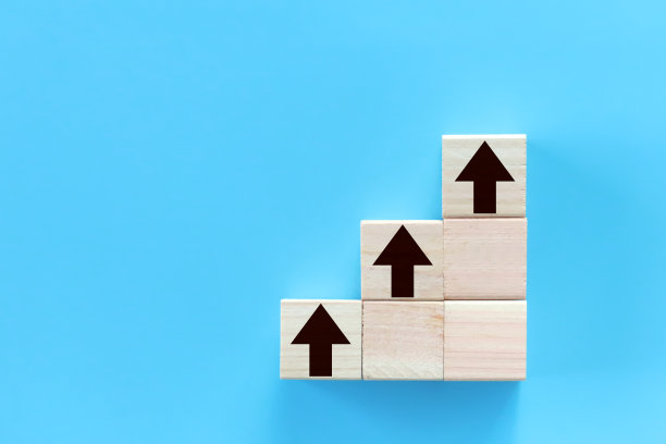 有一堆画有箭头的方块。图片下载