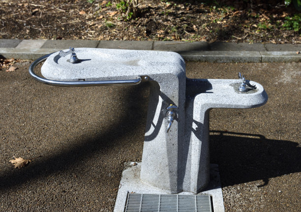 公园内公共冷水机图片下载