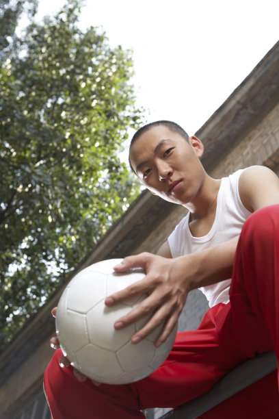 男孩与足球图片下载