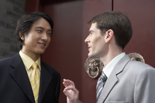 商务伙伴交谈图片下载