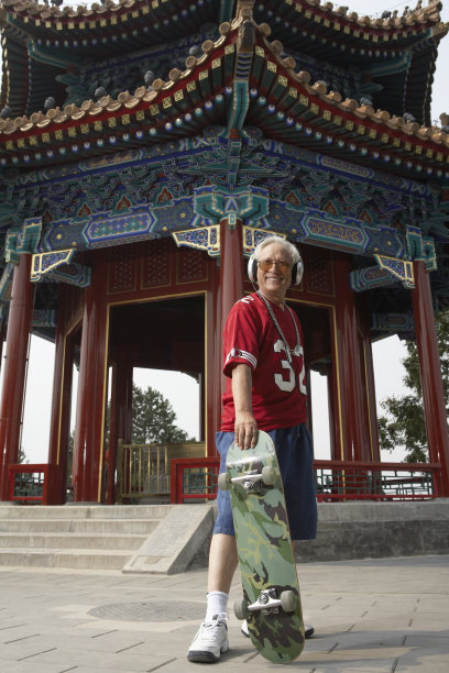 老年人玩嘻哈图片下载