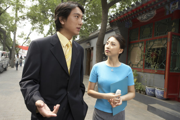 商务伙伴逛街图片下载