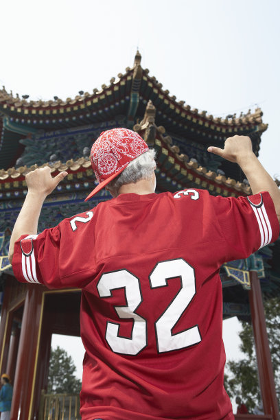 老年人玩嘻哈图片下载