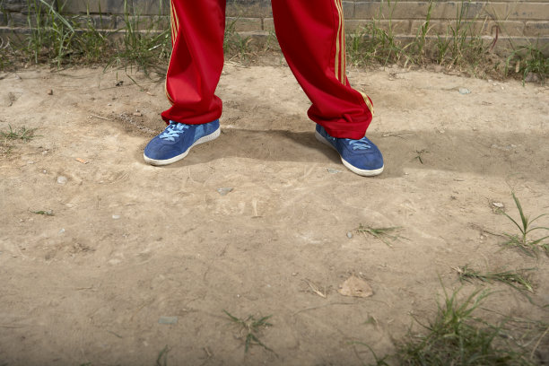 户外男孩图片下载