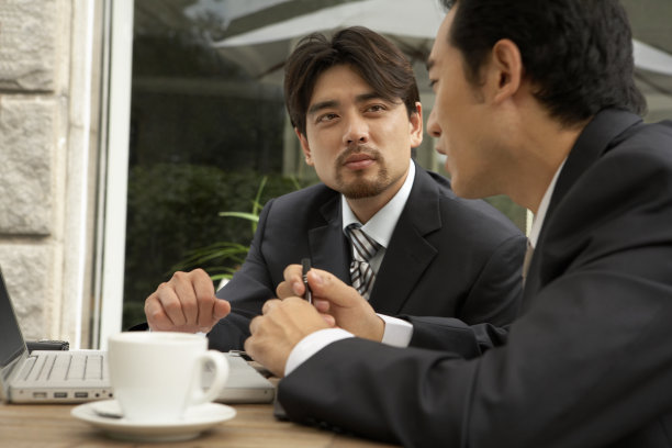 商务男士谈话图片下载