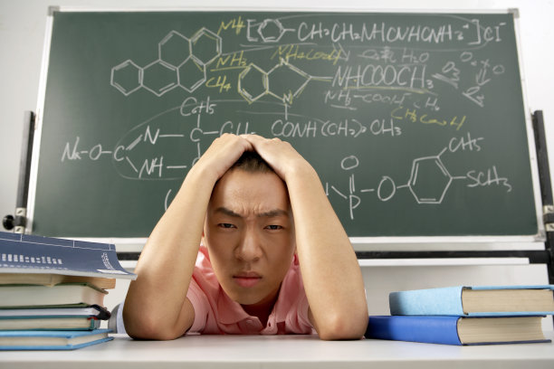 教室里的学生图片下载