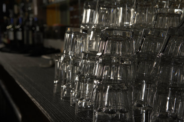 酒吧酒杯图片下载