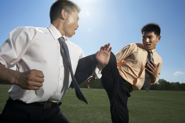 商务男士打架图片下载