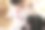 小女孩给小男孩的衣服上色图片下载