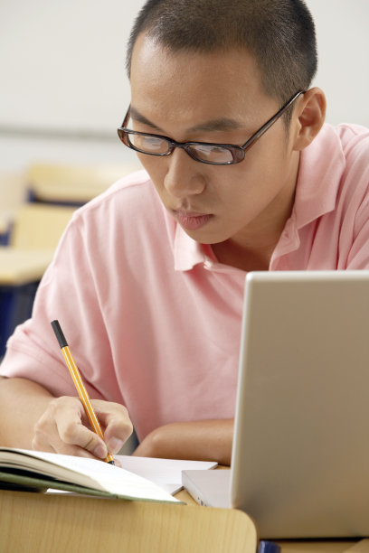 学生写东西图片下载