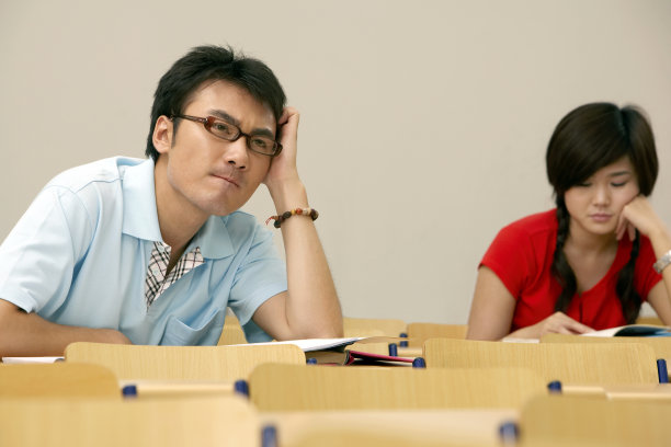 教室里的学生图片下载