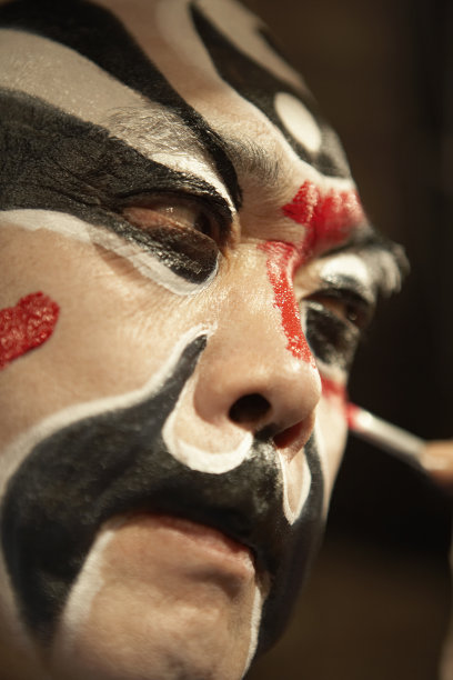 画脸谱的男人图片下载