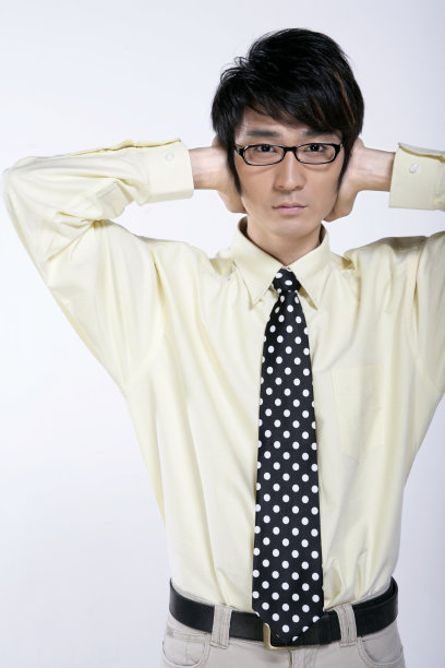 商务男士手捂双耳图片下载