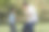 老人和男孩在公园锻炼身体图片下载