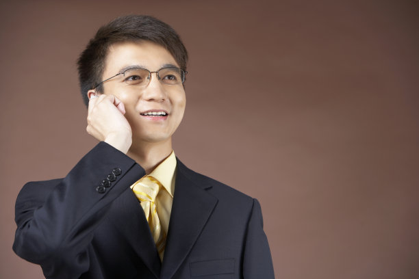 商务男士打电话图片下载