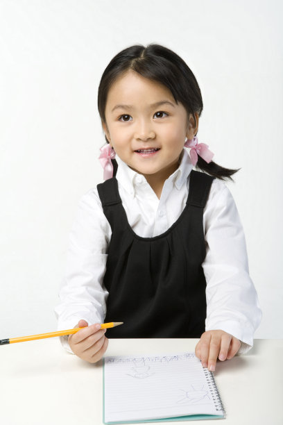 小女孩上课图片下载