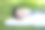 躺在草地上的年轻男子图片下载