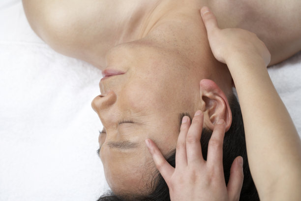 男子做Spa图片下载