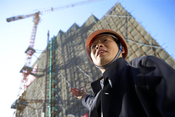 工作中的建筑师图片下载