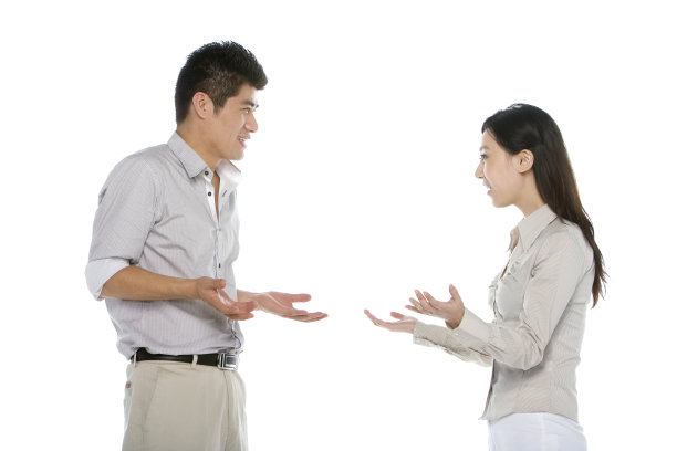 年轻夫妇吵架图片下载