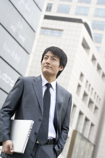 商务男士行走图片下载