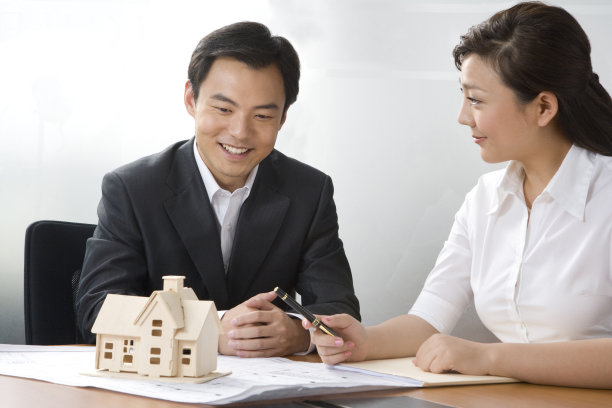 商务伙伴和建筑模型图片下载