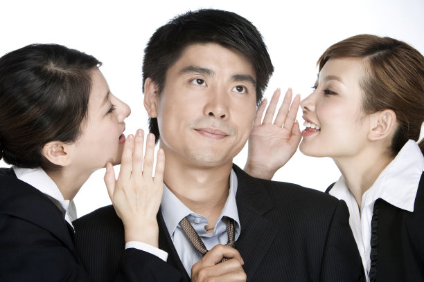 说悄悄话的商务人士图片下载