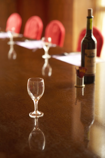 玻璃杯和酒图片下载