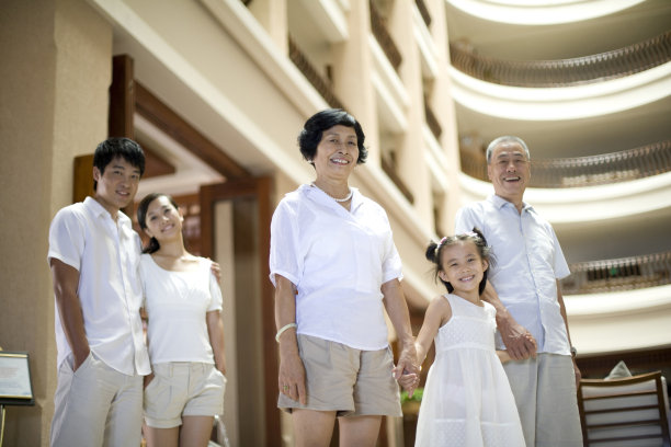 全家人在酒店图片下载