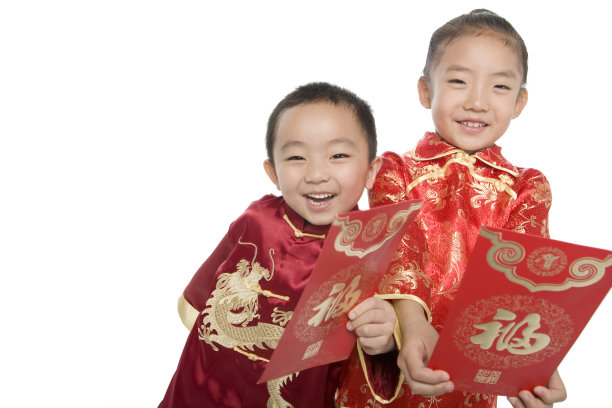 穿着唐装拿红包的小孩图片下载