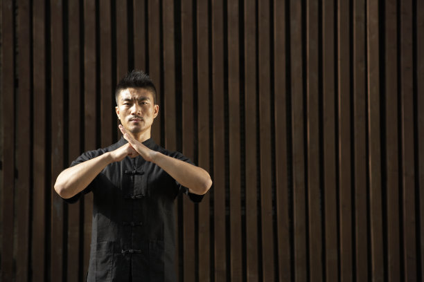 男子练武术图片下载