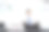 商务男士坐在桌上图片下载
