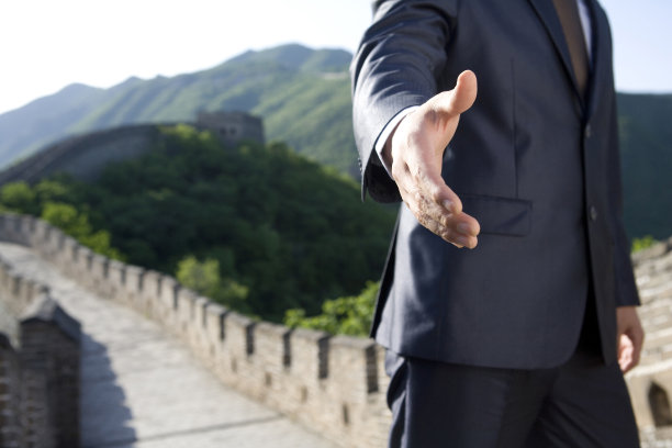 商务男士握手特写图片下载