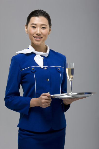 端酒的空姐图片下载