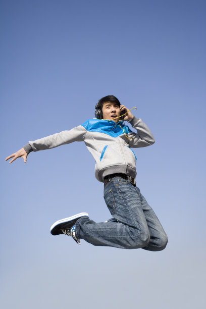 时尚Hip-hop青年跳跃图片下载