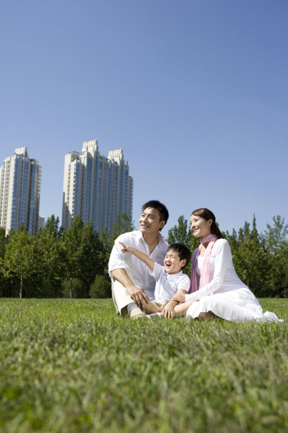 一家三口和新建家园图片下载