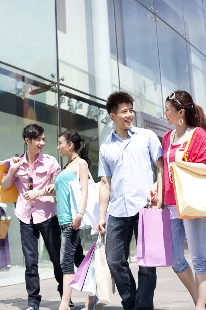 时尚青年购物图片下载