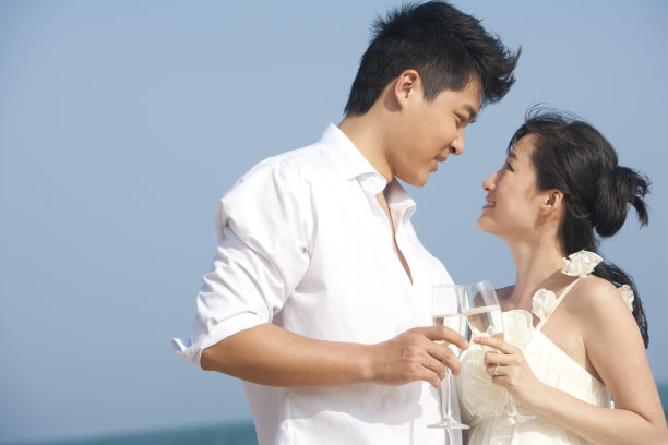 海滩浪漫婚纱情侣图片下载