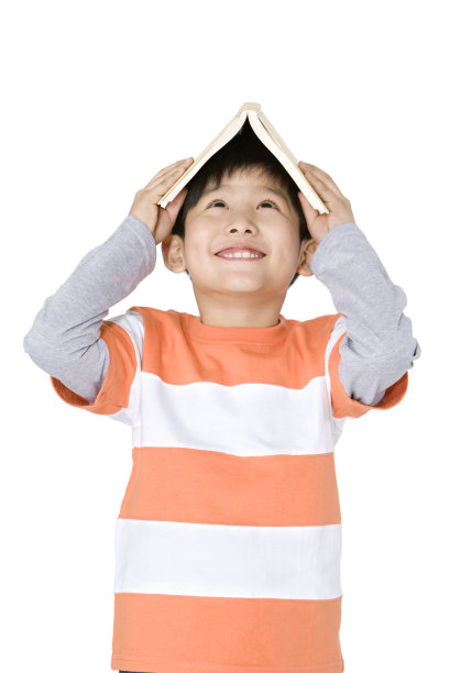 小男孩头顶图书图片下载