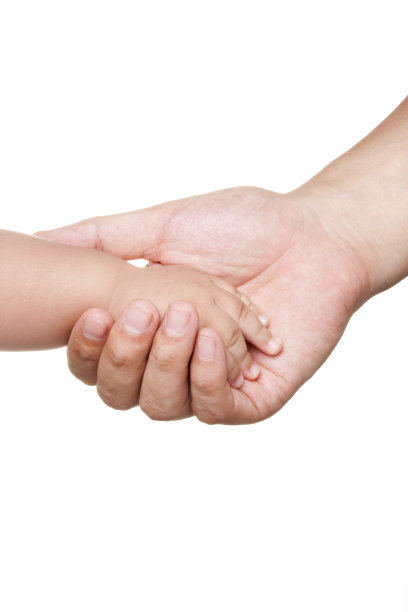 婴儿和成人手部特写图片下载