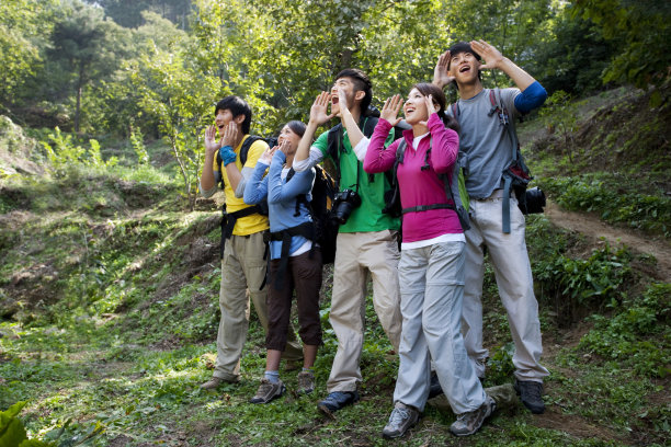 青年人户外郊游图片下载