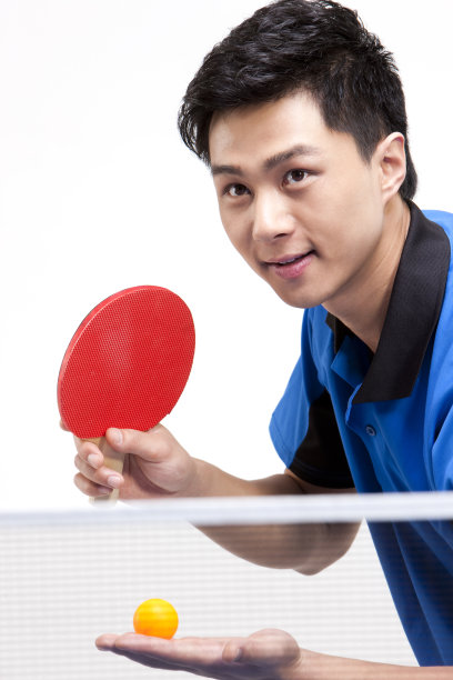 乒乓球运动员发球图片下载