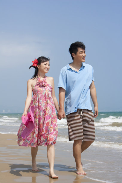 海滩浪漫情侣图片下载